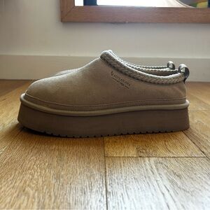 UGG Koolaburra Platform Slippers Women’s Size 8 Desert Stone